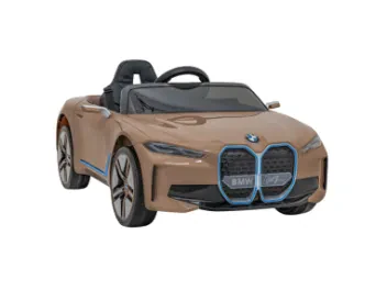 Autko BMW i4 złoty